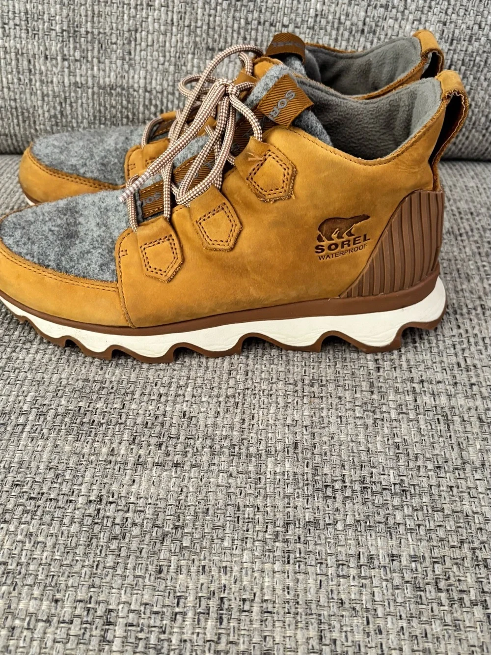 Sorel Women's Tan and Gray Winter Lace-Up Boots